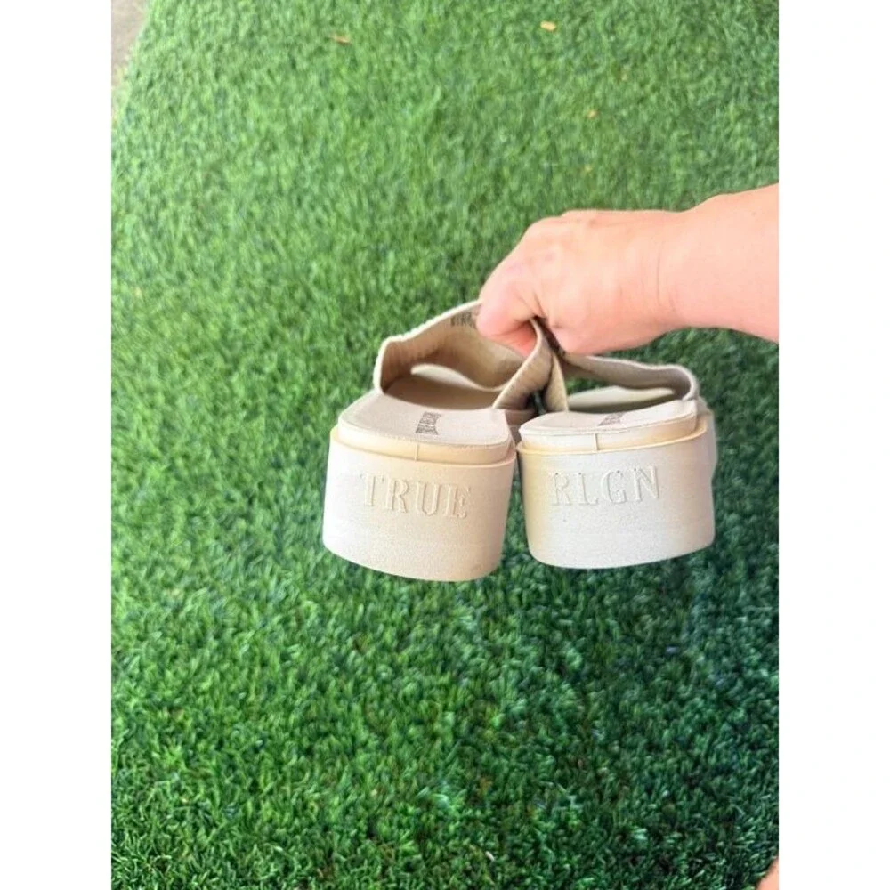 women's sandals true religion